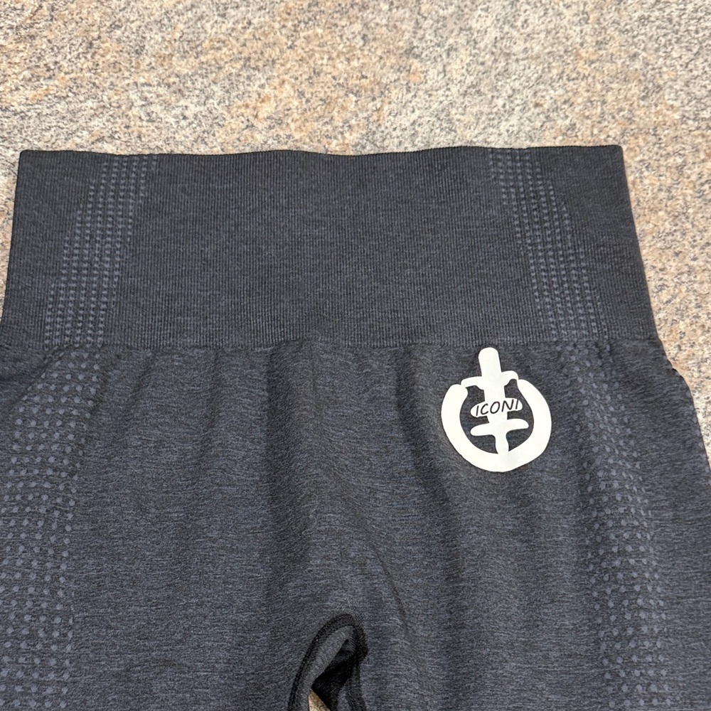 Ioni Black Leggings size small - Picture 5 of 7